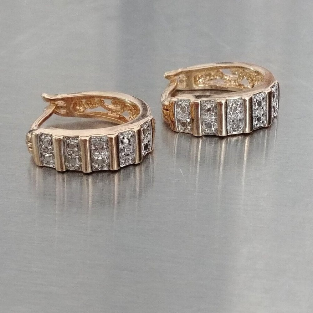 925 R CHINA SILVER - GOLD TONE HUGGIE EARRINGS WHITE CZ - Picture 5 of 11
